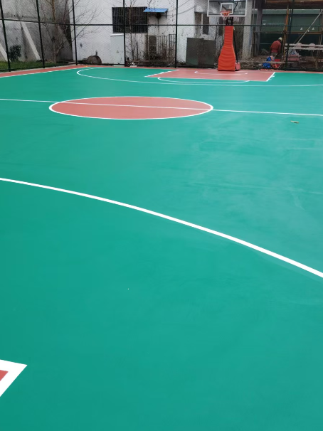 杭锦 球场长期使用易出现地面开裂